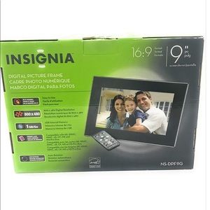Brand New in Box Insignia 9” Digital Picture Frame.